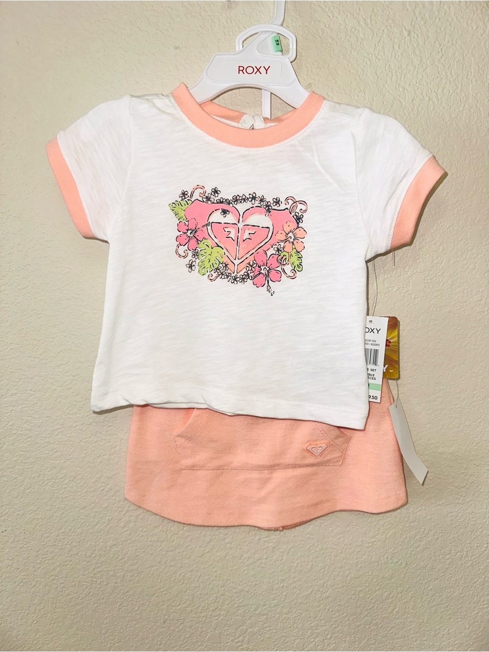 New Baby Roxy Outfit - Picture 5 of 7